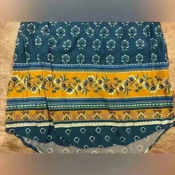 Adorable size L Sonoma flowy work tank with button detail - Picture 5 of 5